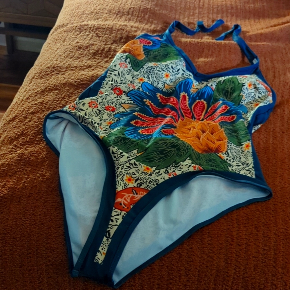 NEW New Bathing Suit with removable pads